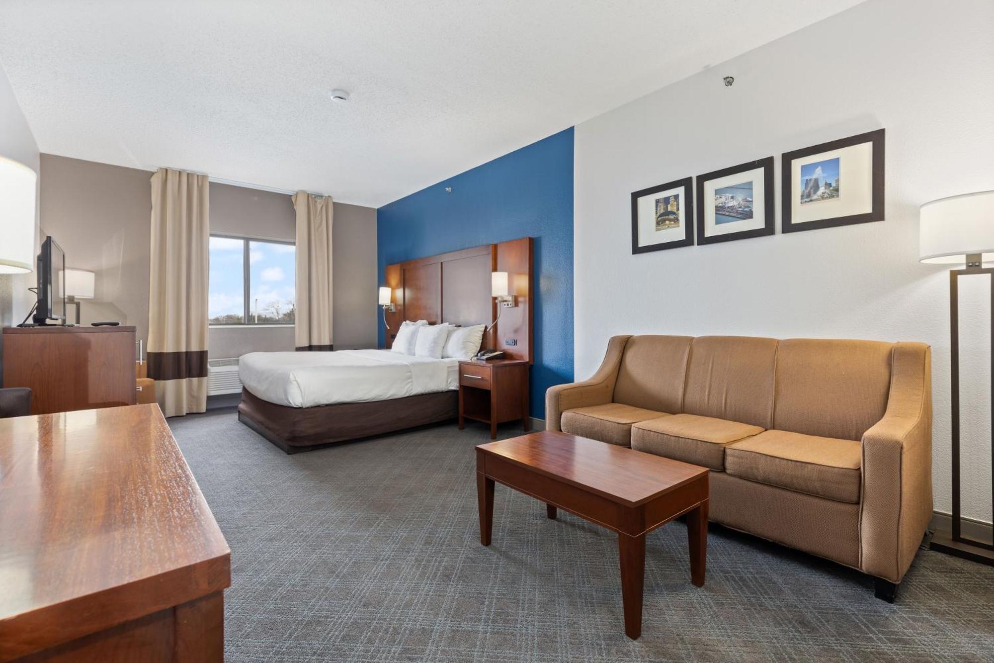 คอมฟอร์ท สวีทส์ ลอมบาร์ด - แอดดิสัน Hotel ภายนอก รูปภาพ