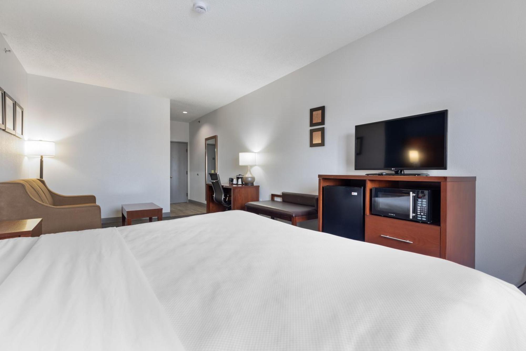 คอมฟอร์ท สวีทส์ ลอมบาร์ด - แอดดิสัน Hotel ภายนอก รูปภาพ