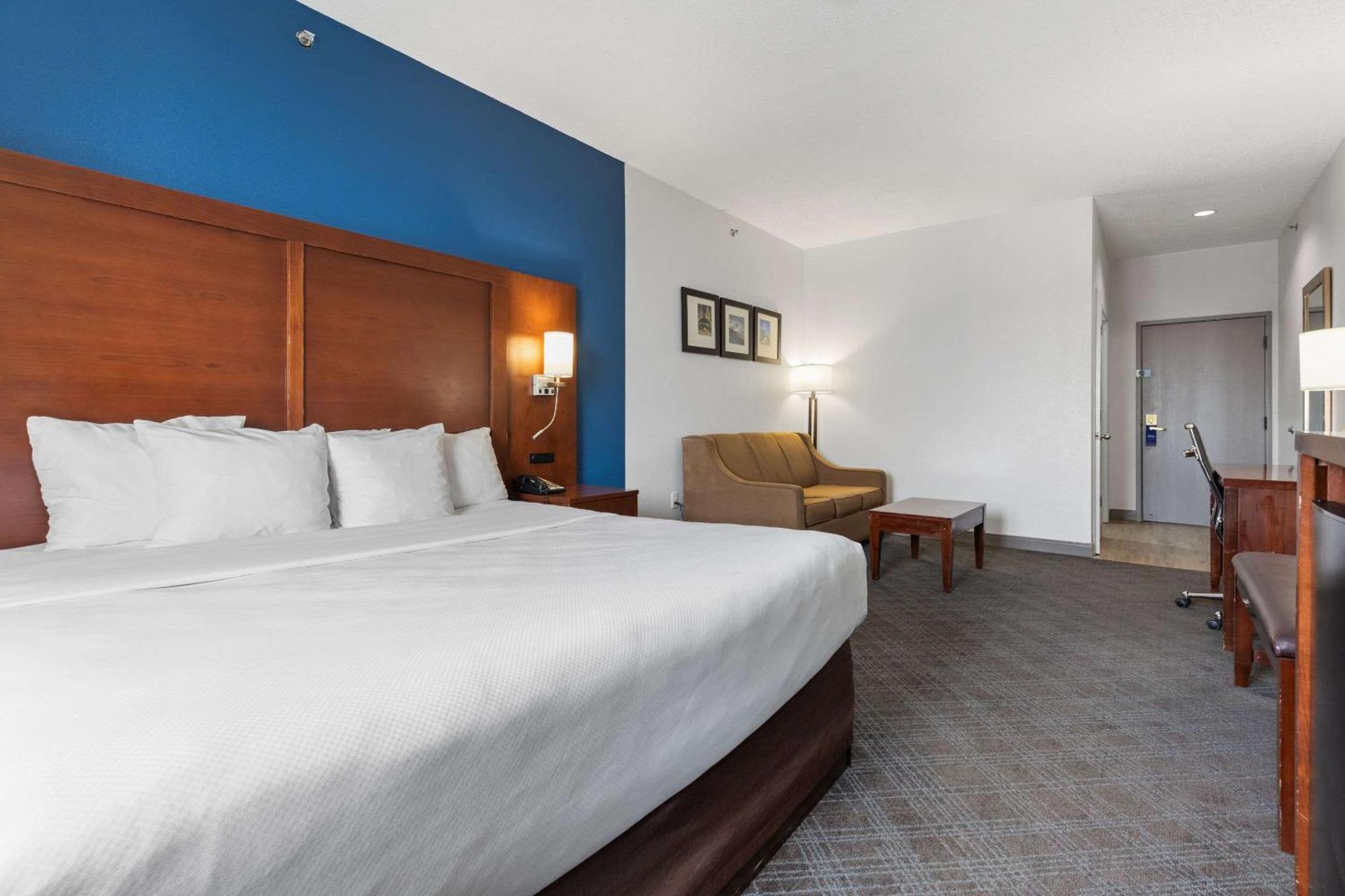 คอมฟอร์ท สวีทส์ ลอมบาร์ด - แอดดิสัน Hotel ภายนอก รูปภาพ