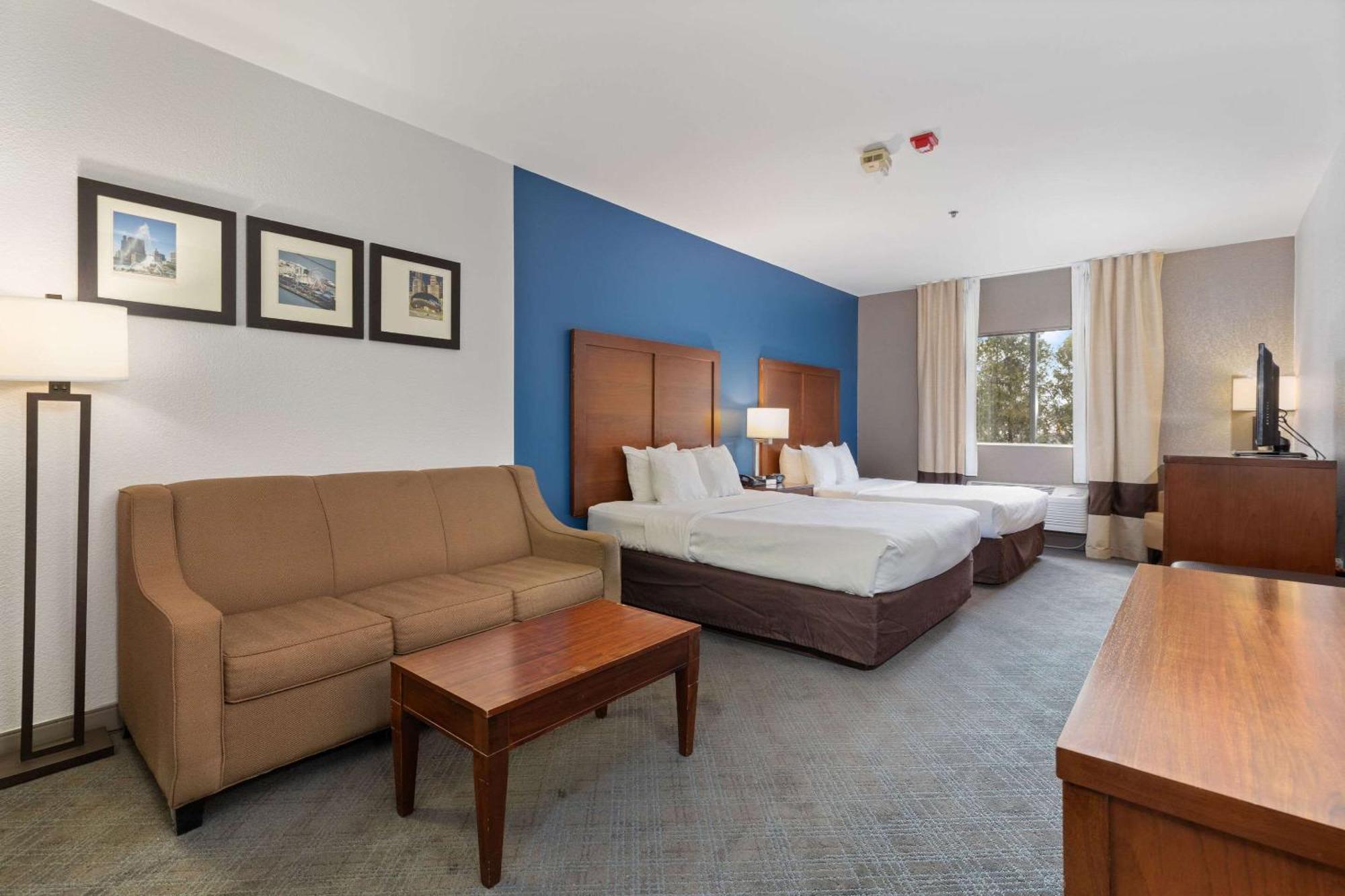 คอมฟอร์ท สวีทส์ ลอมบาร์ด - แอดดิสัน Hotel ภายนอก รูปภาพ