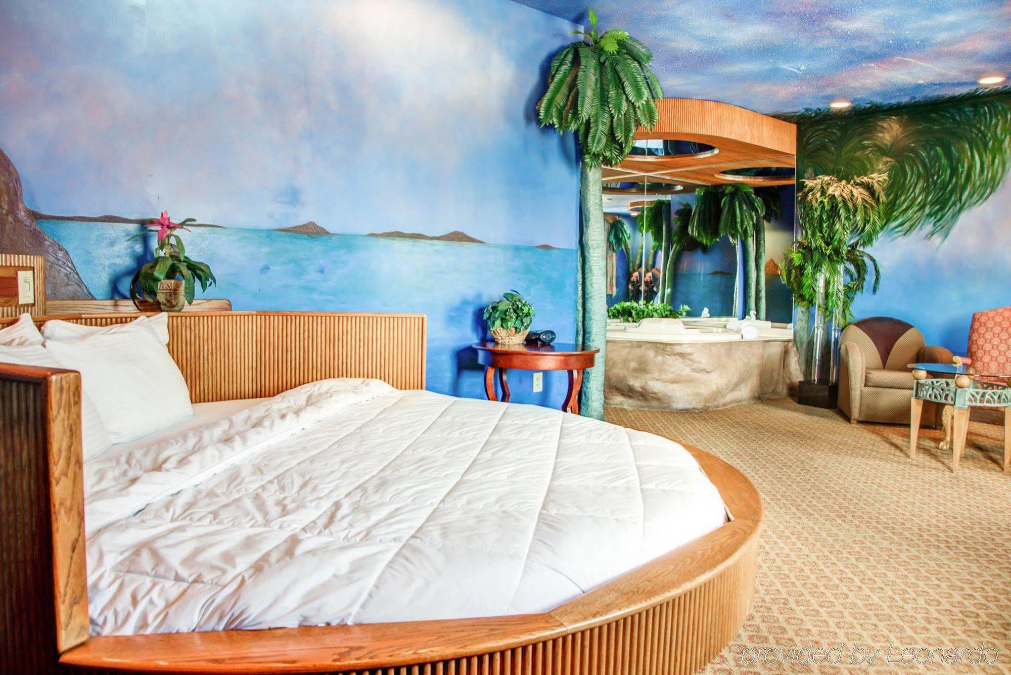 คอมฟอร์ท สวีทส์ ลอมบาร์ด - แอดดิสัน Hotel ภายนอก รูปภาพ