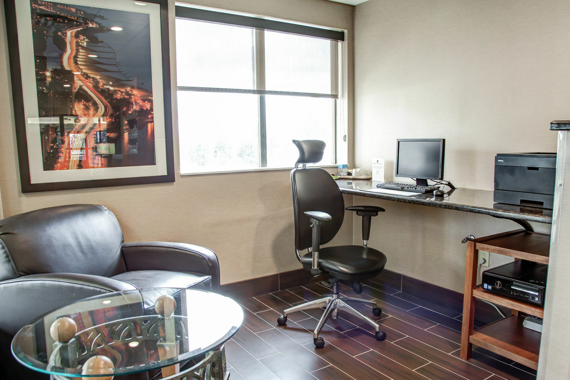 คอมฟอร์ท สวีทส์ ลอมบาร์ด - แอดดิสัน Hotel ภายนอก รูปภาพ