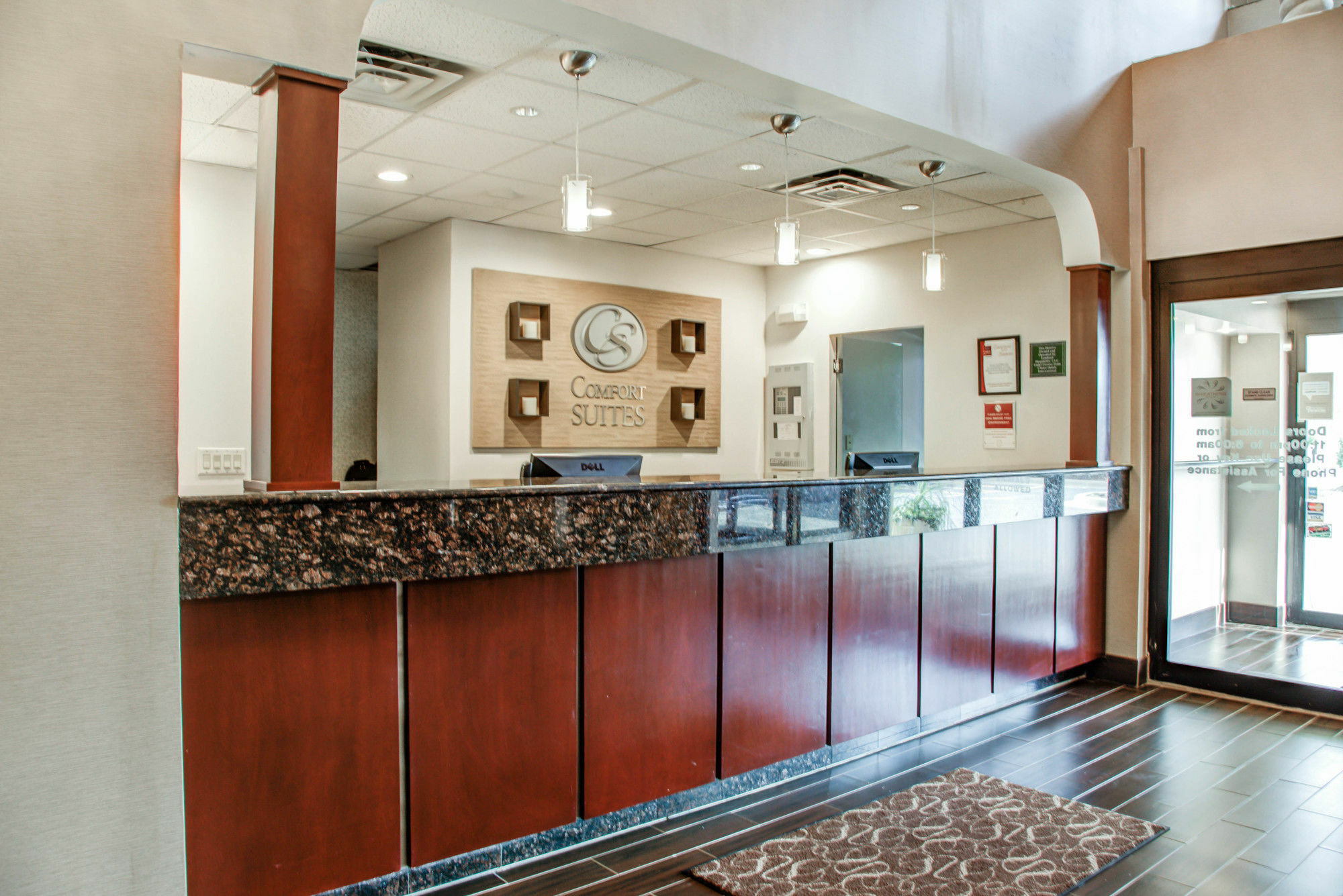 คอมฟอร์ท สวีทส์ ลอมบาร์ด - แอดดิสัน Hotel ภายนอก รูปภาพ